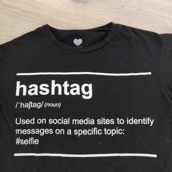 2KUHL - #Hashtag Cropped Graphic Tee - Picture 4 of 4